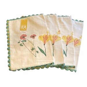 Place & Time set of (4) Floral Print Placemats. Off-white, Green Scalloped Edges